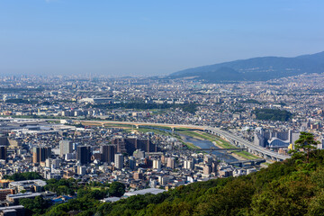 展望台から望む池田市、川西市の市街地