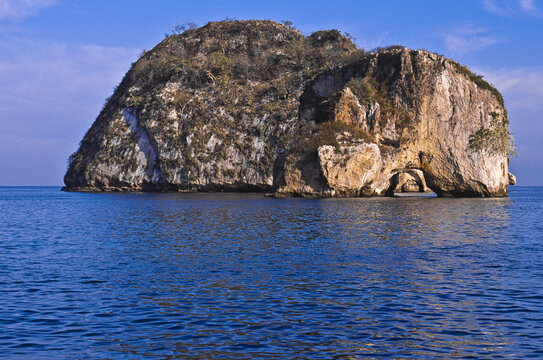 Mexico, Jalisco, Puerto Vallarta, View of rock at Banderas Bay