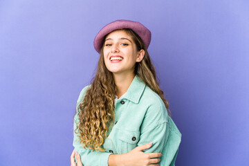 Naklejka premium Young caucasian cute woman laughing and having fun.