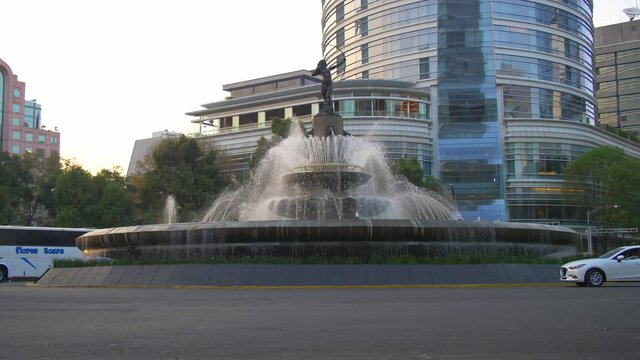 Woman statue in the middle of downtown 