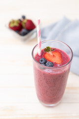 smoothie strawberry and blueberries 
