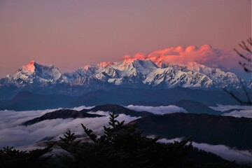 Obraz premium The Majestic Sunset at Mt. Kanchanjunga