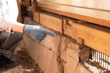 建築　リフォーム素材　築40年住宅　傾いた基礎（立ち上がり）　実例