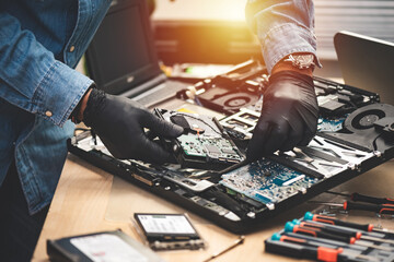 repairing the broken computer - 410310701