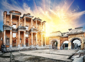 Obraz premium Library of Celsus in Ephesus with a setting sun