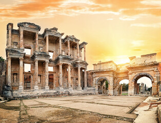 Fototapeta premium Library of Celsus in Ephesus with the setting sun