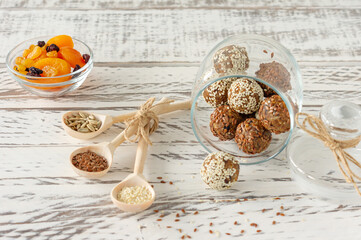 Dates oatmeal balls. No cook energy bites in glass jar.