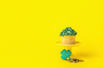 Tasty cupcake for St. Patrick's Day on color background
