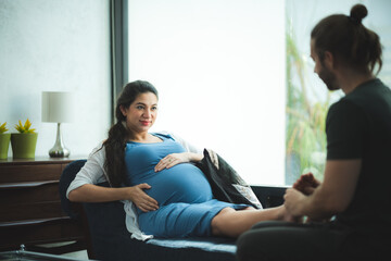 Obraz premium pregnant woman hug with her husband couple at home, family person pregnancy motherhood concept, love and Valentine's Day celebrating with family at home