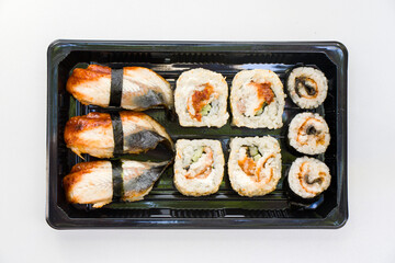 Eel fish sushi rolls set