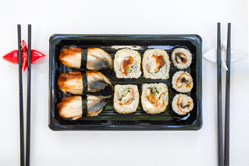 Eel fish sushi rolls set