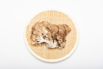 ザルの上に置いてある舞茸