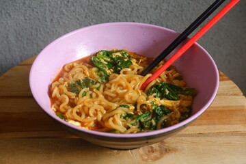 a bowl of noodle cooked with vegetables 
