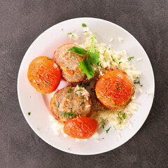 baked stuffed tomato with beef and rice