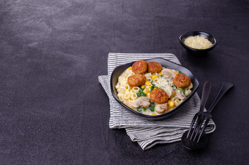 Pasta with vegetables and meatballs