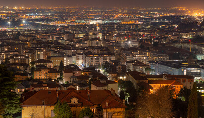 Fototapeta na wymiar Bergamo at night