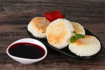 Curd pancakes with jam and stravberry