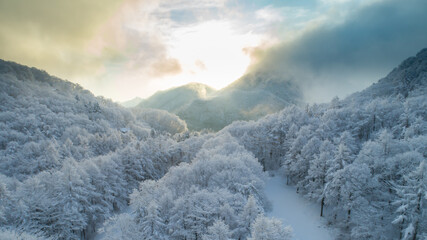 冬・雪山・ドローン・空撮