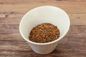 Dry zeera seeds in the bowl