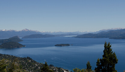 Fototapeta premium lake near the city of bariloche, landscape view from otto hill