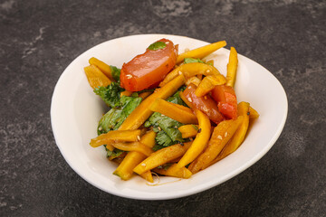 Salad with mango and chicken