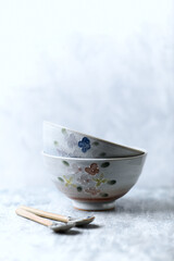 Obraz na płótnie Canvas Traditional ceramic bowls on bright background