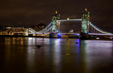 Obraz premium tower bridge at night