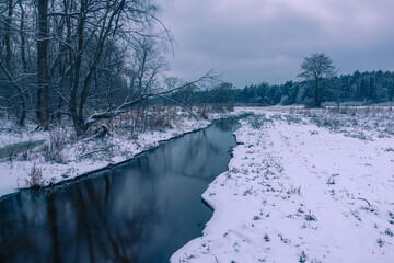 Mala River at winter in Chojnowski landscape park near Konstancin-Jeziorna, Masovia, Poland - 410429196