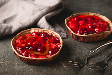 Small Cheesecake with Berry Jelly