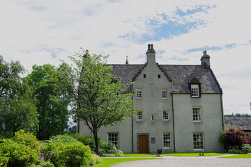 Fototapeta na wymiar 石作りのお屋敷　スコットランド　ハイランド地方　伝統的な優雅な建物