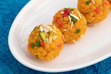 Indian Mithai Jodhpuri Ladoo Also Called Boondi Or Bundi Ladoo Made Of Gram Flour Besan Desi Ghee In White Tray.Laddoo Is Served On Festivals Like Holi Pooja Diwali Puja Eid Rakshabandhan And Weddings