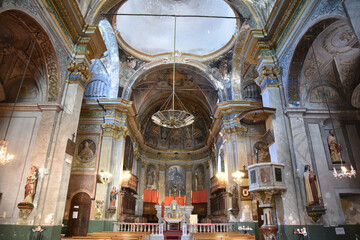 Fototapeta na wymiar Nef baroque de la cathédrale de Cervione en Corse