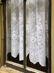 611-141 Old Window New Lace