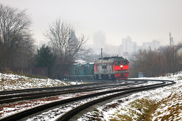 Obraz premium powerful diesel locomotive in the city