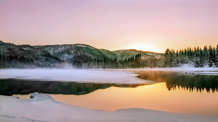 Fototapeta premium Cold winter sunter on the river Nidelva