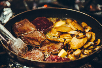 food, cooking, pan, kitchen, cook, meal, chef, fried, sauce, frying, dinner, oil, cuisine, restaurant, preparation, vegetable, pot, fry, meat, tasty, hand, stove, hot, wok, lunch, pepper, gourmet, pas