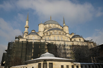 Fototapeta na wymiar Eminonu New Mosque in Istanbul, Turkey