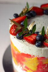 cake with strawberries