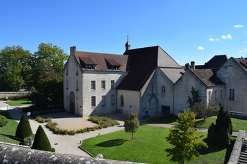 Fototapeta na wymiar garden with church; France; Dole