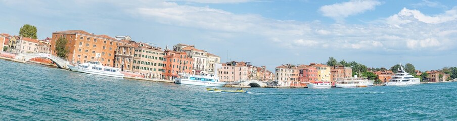 discovery of the city of Venice and its small canals and romantic alleys - obrazy, fototapety, plakaty
