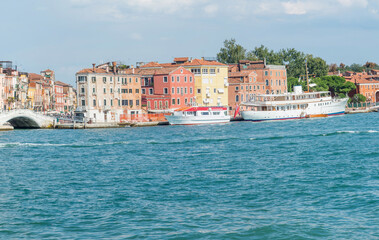 Obraz premium discovery of the city of Venice and its small canals and romantic alleys