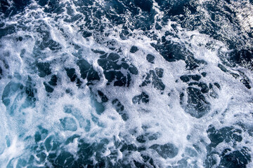 Obraz premium Top down aerial view of sea water surface. White foam waves texture as natural background.