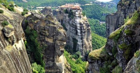 Monast&egrave;re orthodoxe grecque au sommet d'une montagne