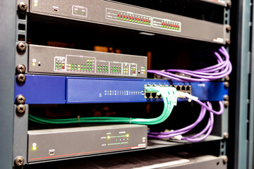 aparatos tecnologicos redes internet musica medios audiovisuales, cables y luces, aparatos modernos