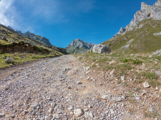 The Escamellau Peak. Escamellau bounds the Juan de la Cuadra range on the North, which in turn separates the Puertos de Aliva, on the East, from the Monetas valley, on the West.