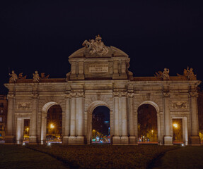 Fototapeta na wymiar Puerta de Alcalá Madrid Noche