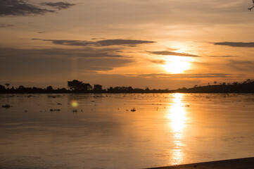 atardecer en el lago