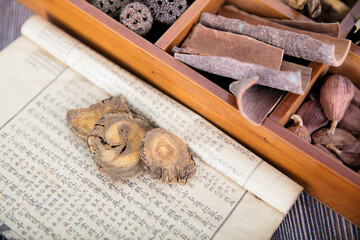 Chinese traditional medicine and its books