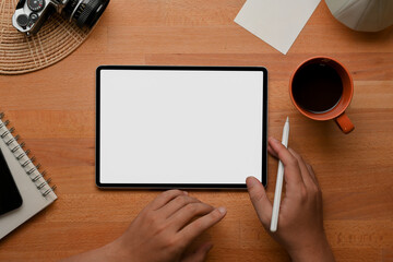 Obraz premium Male hand working with digital tablet include clipping path on table