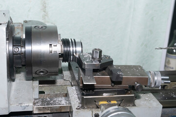 Cutting an aluminum part with a cutter